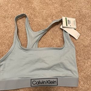 Woman’s Calvin Kline sports bra size L
